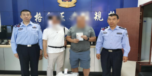 南岗分局民警巡逻中助力韩国游客寻回“重要行囊”