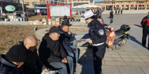 冰城公安：深耕交通安全宣传  “礼”筑文明出行新防线