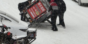 冰城公安：栉风沐雪 总有一抹藏蓝在守护